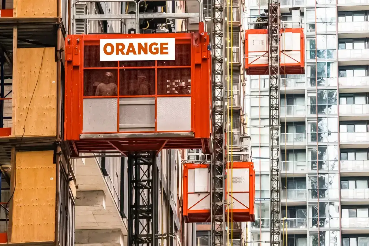 Passenger hoist system used in high-rise building construction